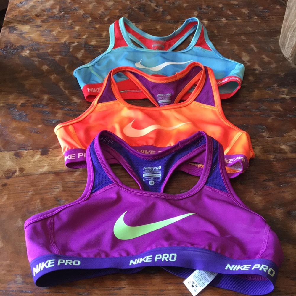 Girls Nike Pro dri- fit Sports Bras, youth medium